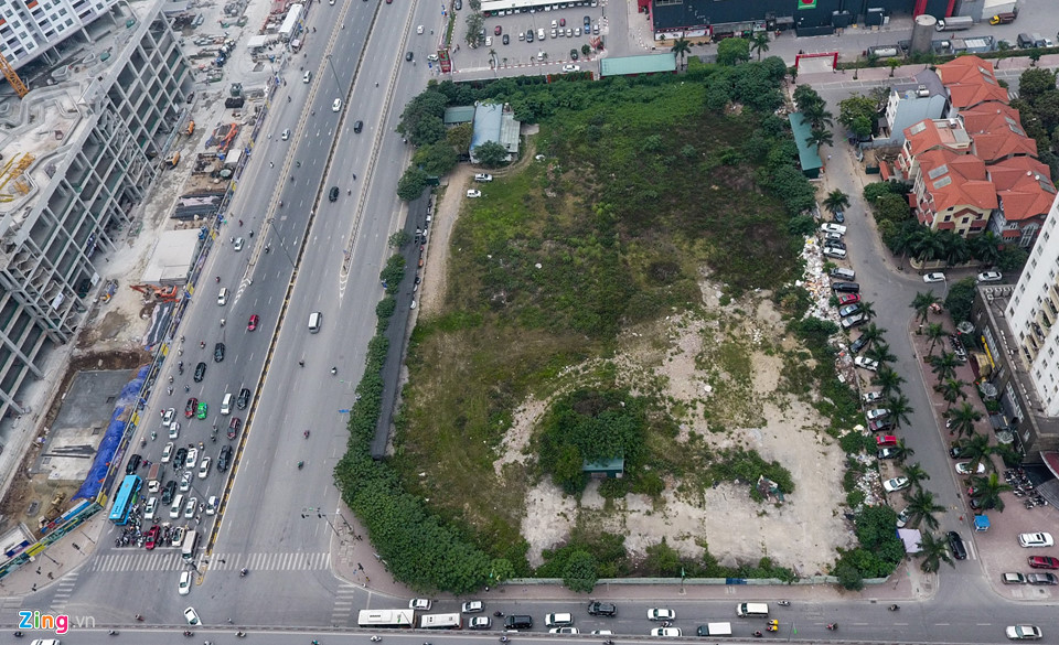 Cận cảnh những lô đất vàng bỏ hoang giữa trung tâm Hà Nội